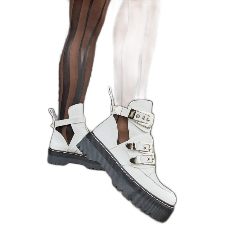 Bílé kotníkové boty na platformě Lograto bílý