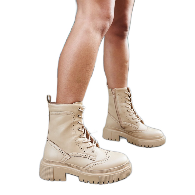 Béžové kozačky zdobené prošíváním Nicla černá