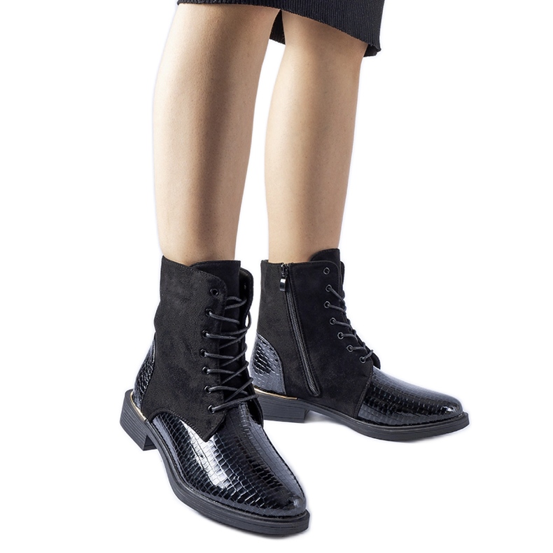 Černé patentované zateplené kotníkové boty Rosetta černá