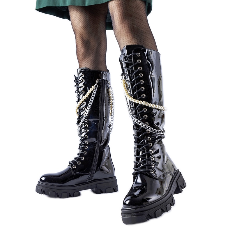 Černé lakované kozačky s perlami Clarksburg černá