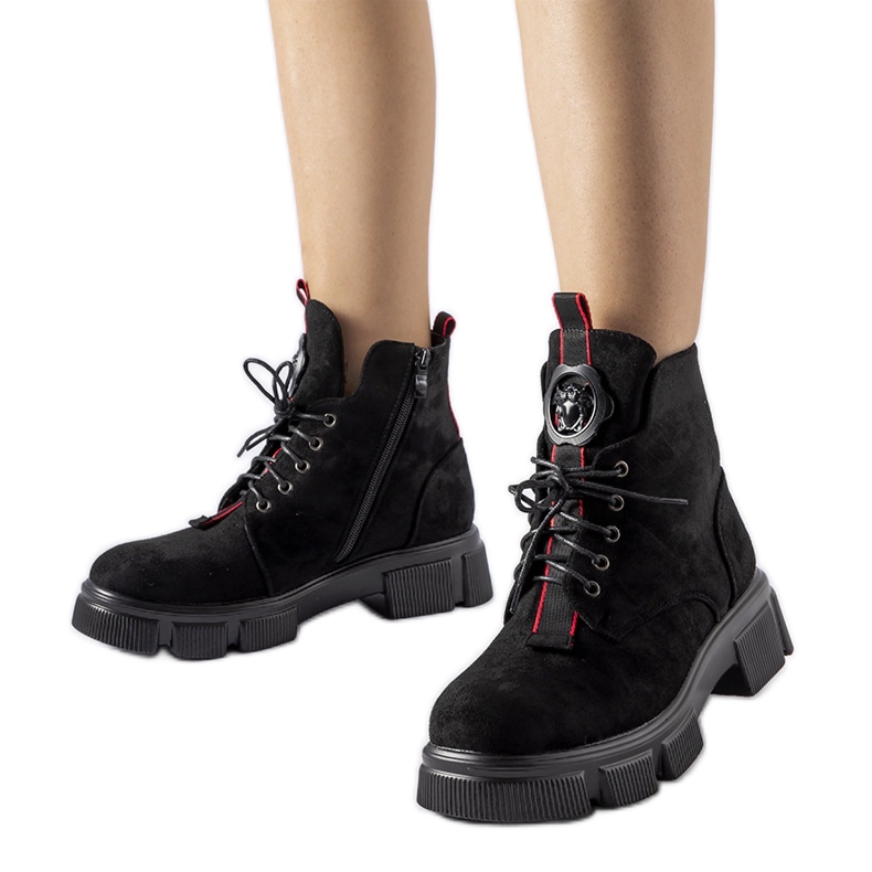 Černé kotníkové boty zdobené červeným lemem Monrency černá