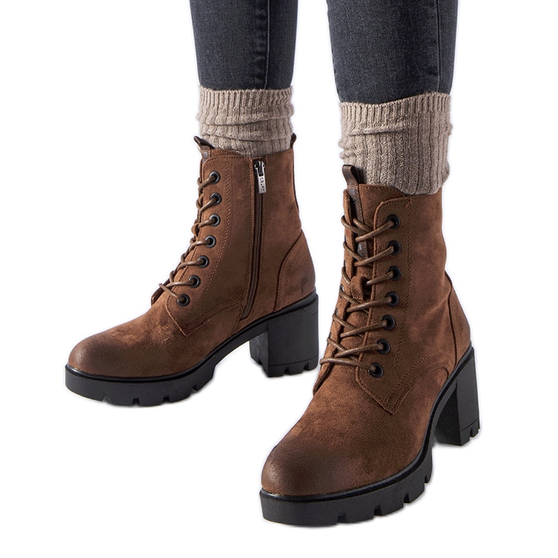 Hnědé semišové kotníkové boty Romilda na vysokém podpatku černá