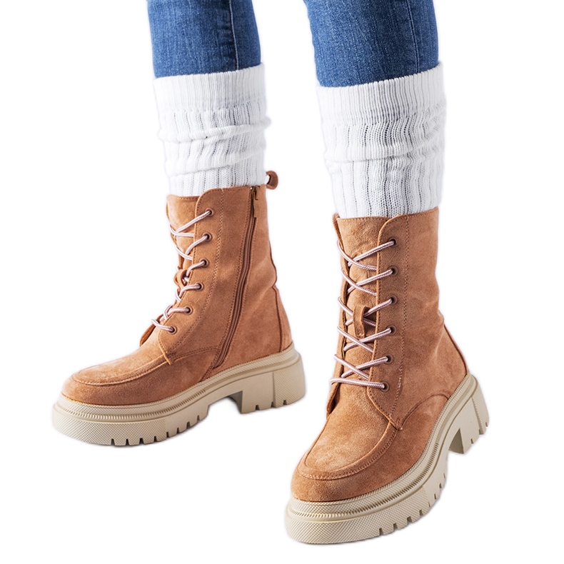 Červené tenisky s masivní podrážkou Riel Červené tenisky s masivní podrážkou Riel