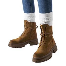 Hnědé kozačky s opotřebovanou špičkou od Vadnais hnědý Hnědé kozačky s opotřebovanou špičkou od Vadnais hnědý