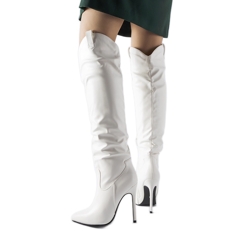 Bílé dlouhé kozačky na vysokém podpatku od Cerati bílý Bílé dlouhé kozačky na vysokém podpatku od Cerati bílý