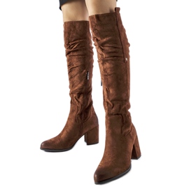 Čokoládové kozačky na vysokém podpatku z ekologického semiše Neve hnědý Čokoládové kozačky na vysokém podpatku z ekologického semiše Neve hnědý