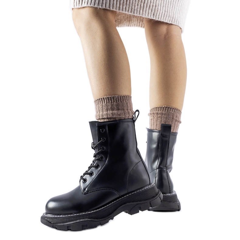 Černé dělnické boty s masivní podrážkou Borsano černá