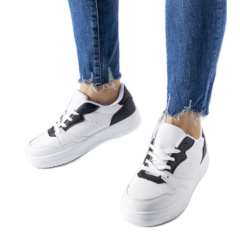 Bílé tenisky s černými akcenty Fournie bílý