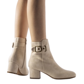 Béžové kotníkové boty na nízkém podpatku z ekologického semiše značky Nemaha béžový