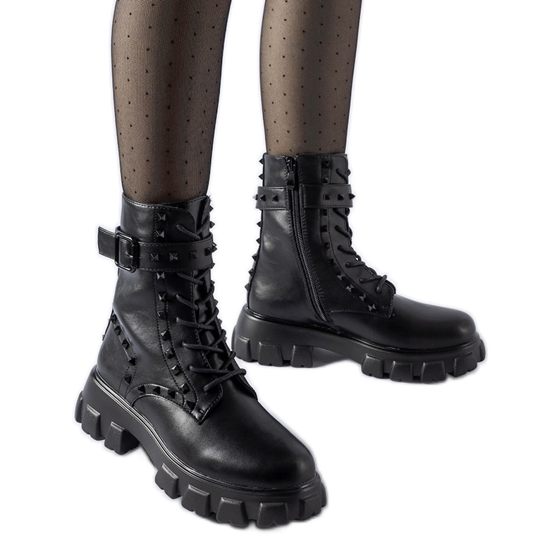 Černé dělnické boty zdobené cvočky Chamberlain černá