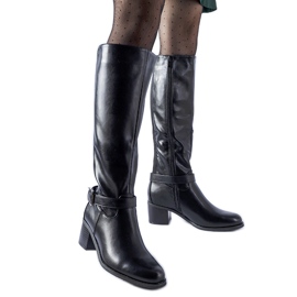 Černé kozačky s ozdobnou sponou Ernest černá