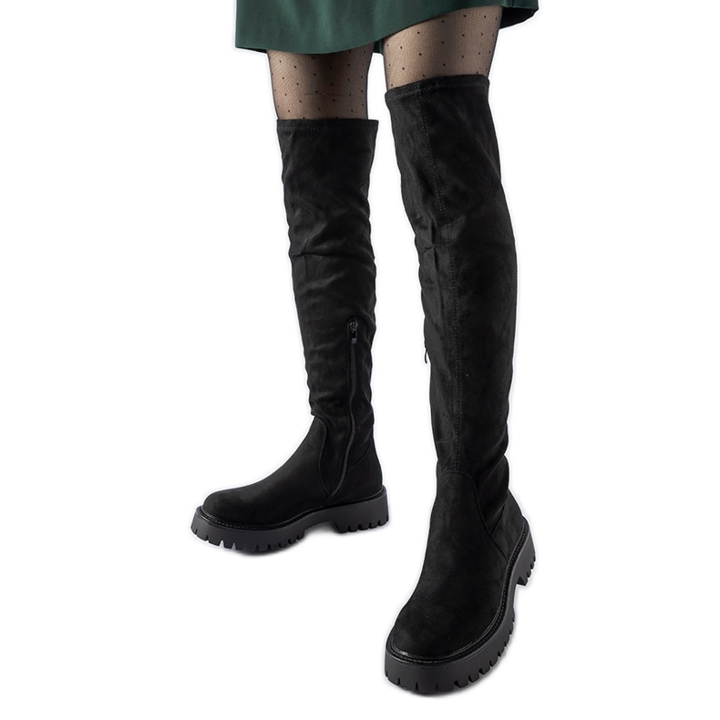 Dlouhé černé kozačky s masivní podrážkou značky Kossuth černá