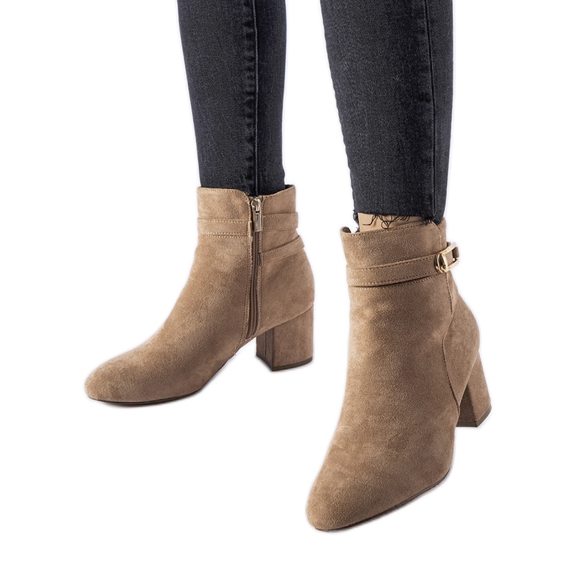 Béžové kotníkové boty na nízkém podpatku s přezkou Sesto béžový