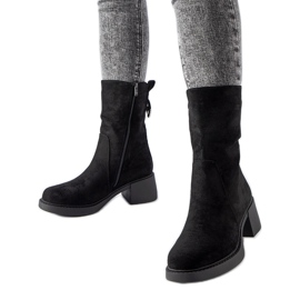Černé kotníkové boty z ekologického semiše Agordino černá
