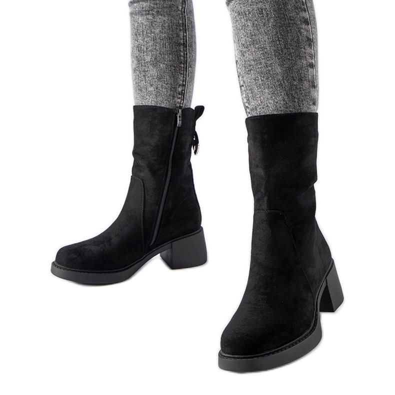 Černé kotníkové boty z ekologického semiše Agordino černá Černé kotníkové boty z ekologického semiše Agordino černá