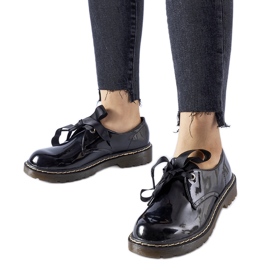 Černé lakované boty s mašlí Rodriguez černý