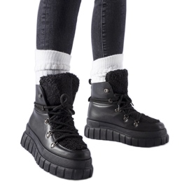 Černé kotníkové boty na masivní platformě Sforza černá