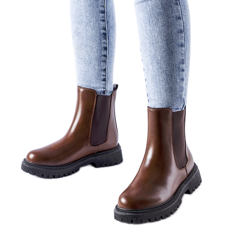 Hnědé zateplené klasické nazouvací kotníkové boty od Noas hnědý