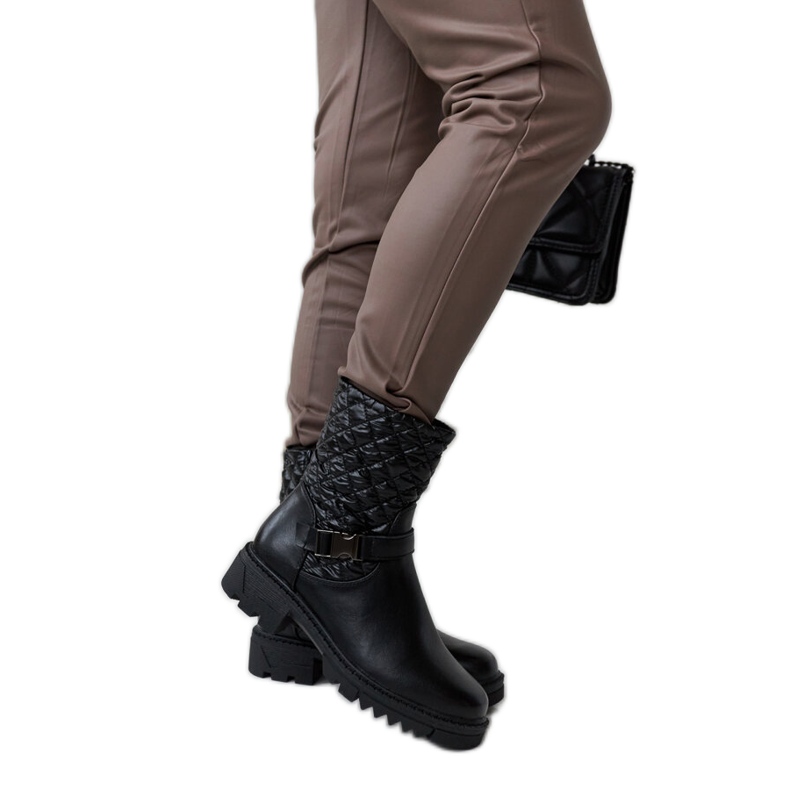 Černé kotníkové boty s ozdobným prošíváním Brembo černá