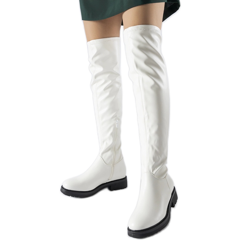 Bílé dlouhé kozačky s tmavou podrážkou Sisson bílý