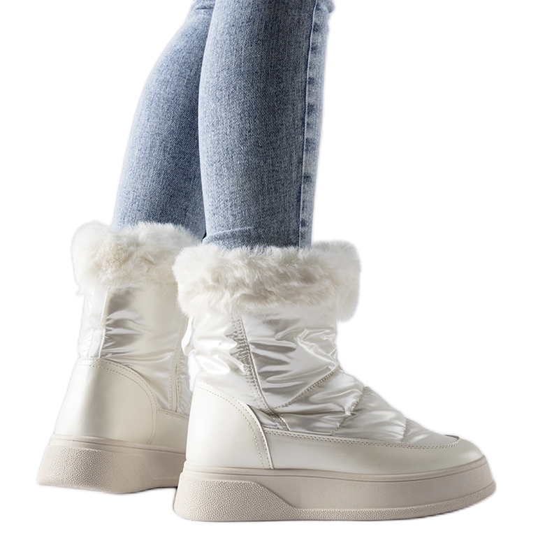 Bílé zateplené sněhule s kožíškem od Olivera bílý