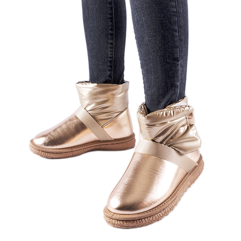 Hnědé lesklé krátké sněhule od Delaune hnědý