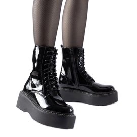 Černí patentoví pracovníci na platformě Leos černá