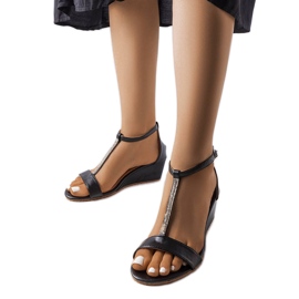 Černé sandály na klínku s kamínky Flusing černý