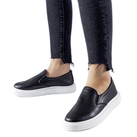 Černé perforované tenisky Fulda černý