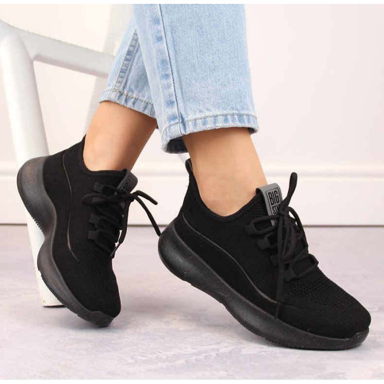 Prolamovaná sportovní obuv Big Star W INT1961B, černá