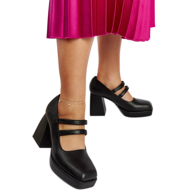 Černé lodičky Cher s masivním blokovým podpatkem černá