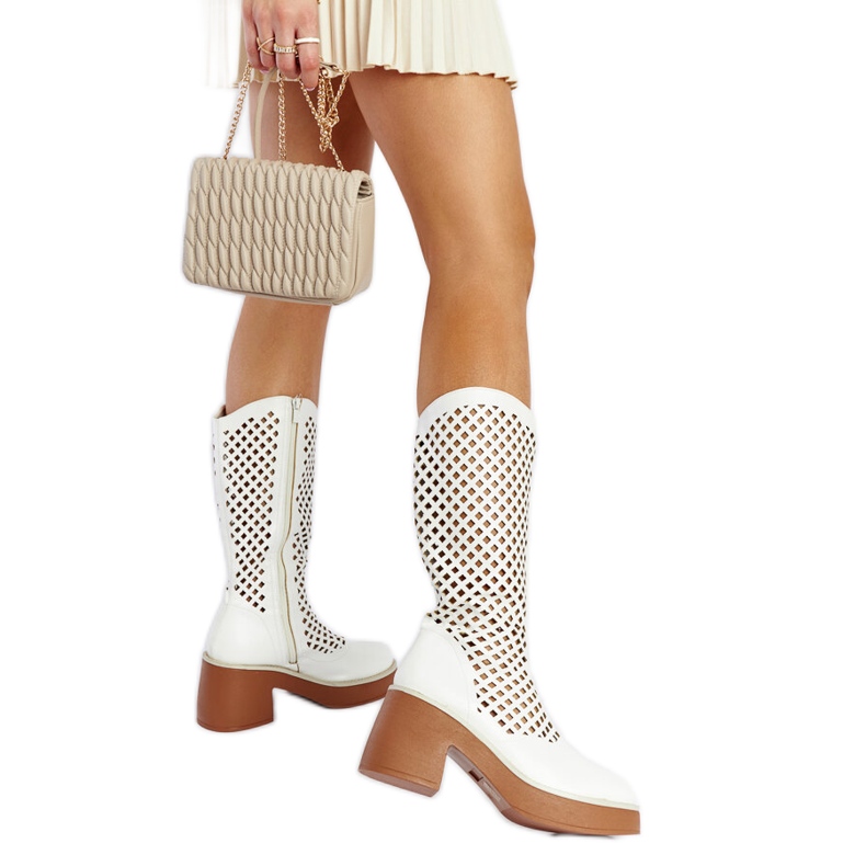 Bílé prolamované kozačky na vysokém podpatku Anahola bílý Bílé prolamované kozačky na vysokém podpatku Anahola bílý