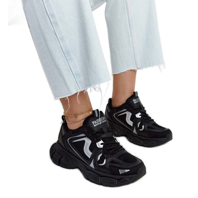 Černé tenisky s masivní jakobínskou podrážkou černá