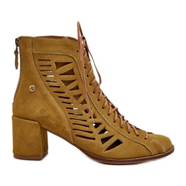 Semišové prolamované boty Maciejka 05508-24 Olive zelený