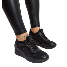 Černé tenisky na klínku Hermina černá