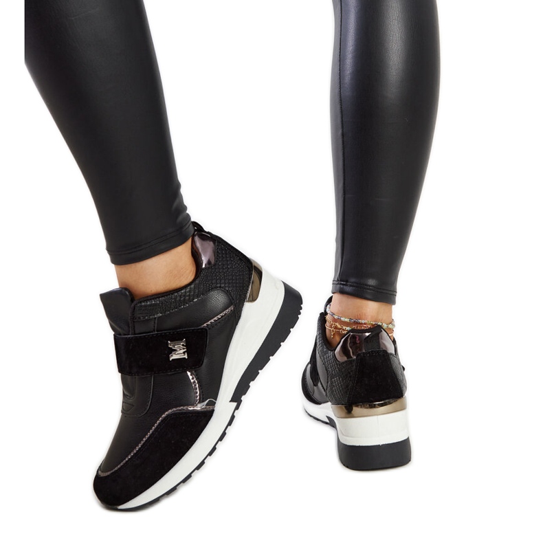Černé tenisky na klínku se zapínáním na suchý zip Libuše černá