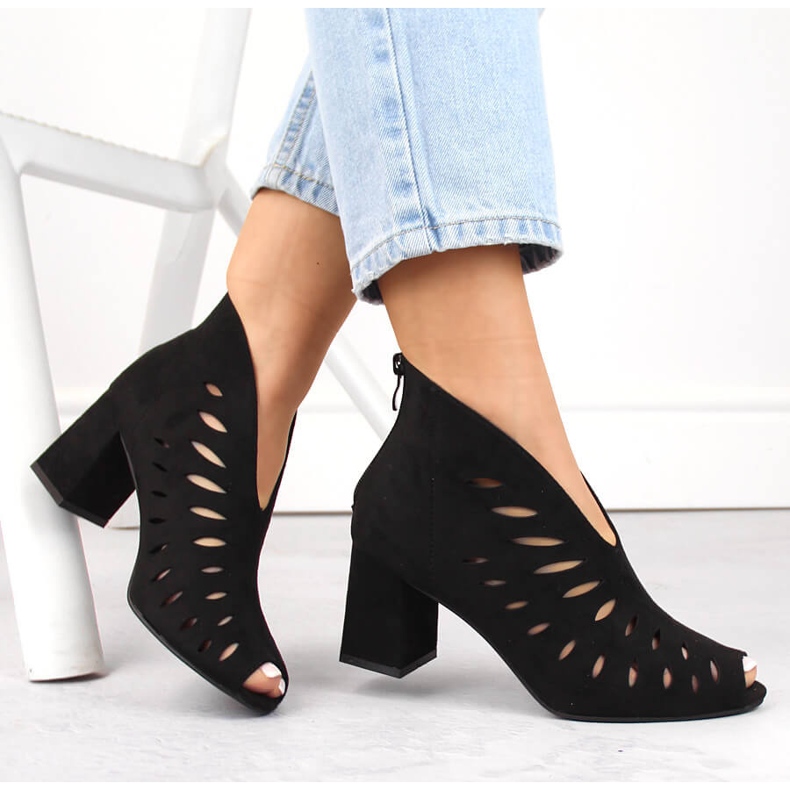 Semišové dámské prolamované boty s otevřenou špičkou, černé Potocki LE20318 černá