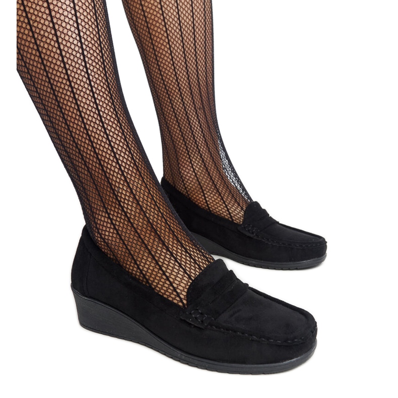 Černé semišové mokasíny Sakena na klínku černá