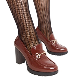 Hnědé lakované lodičky na podpatku značky Giacoma hnědý