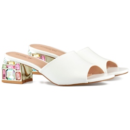 Bílé dámské žabky na nízkém podpatku s krystaly bílý Bílé dámské žabky na nízkém podpatku s krystaly bílý