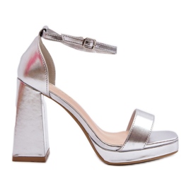 Módní stříbrné sandály na hranatém podpatku Merila stříbrný Módní stříbrné sandály na hranatém podpatku Merila stříbrný