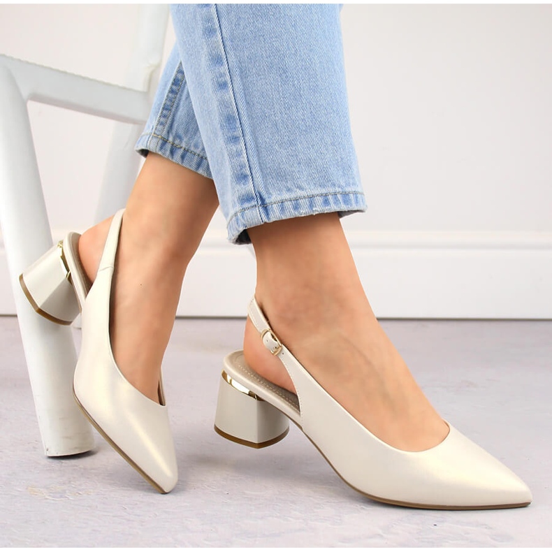 Dámské elegantní perlové sandály s celou špičkou Sergio Leone SK175 béžový