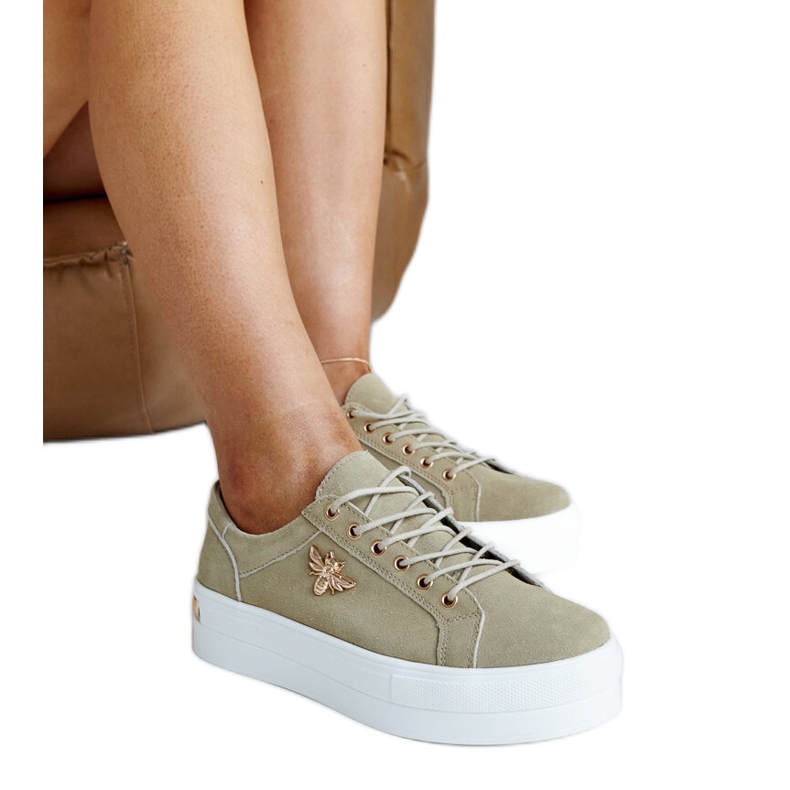 Zelené kožené sportovní boty se zdobením zelená