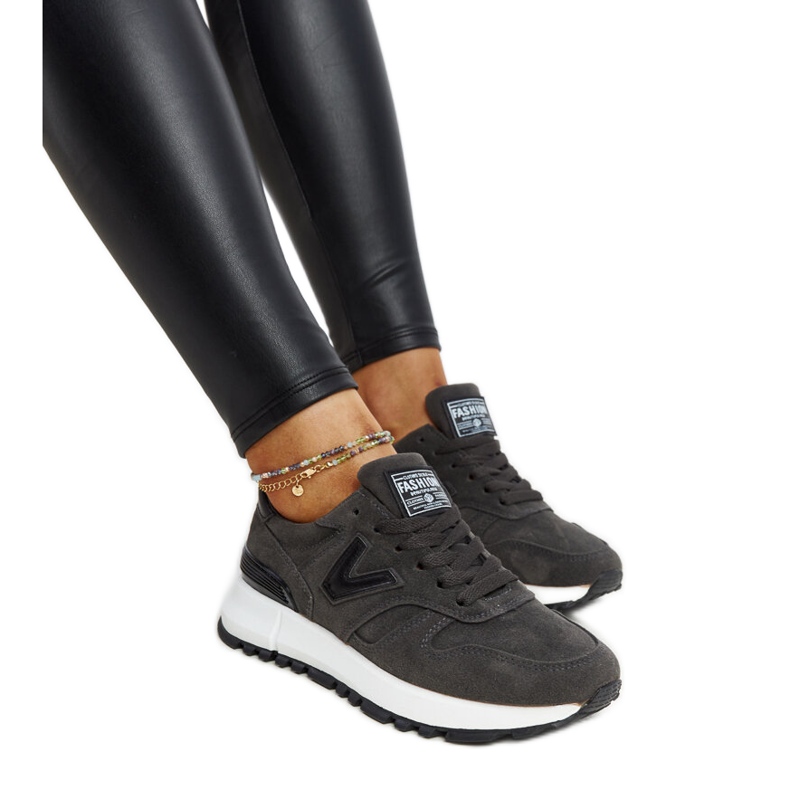 Tmavě šedé tenisky se silnější podrážkou Olonio šedá