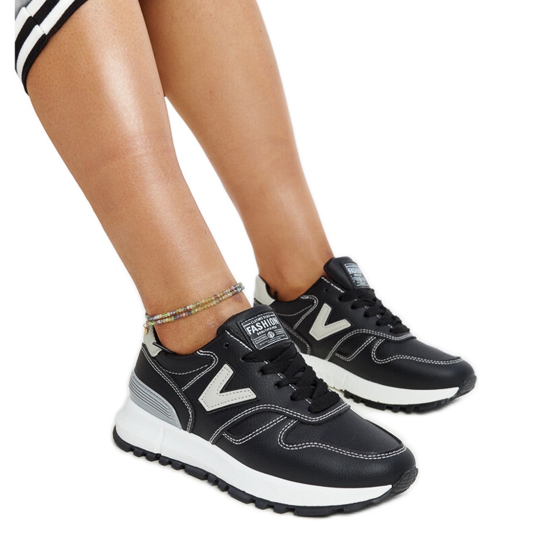 Černé tenisky se silnou podrážkou Cettina černá