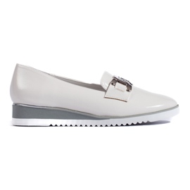 Goodin Páni bílých žen na nástupišti Goodin Páni bílých žen na nástupišti