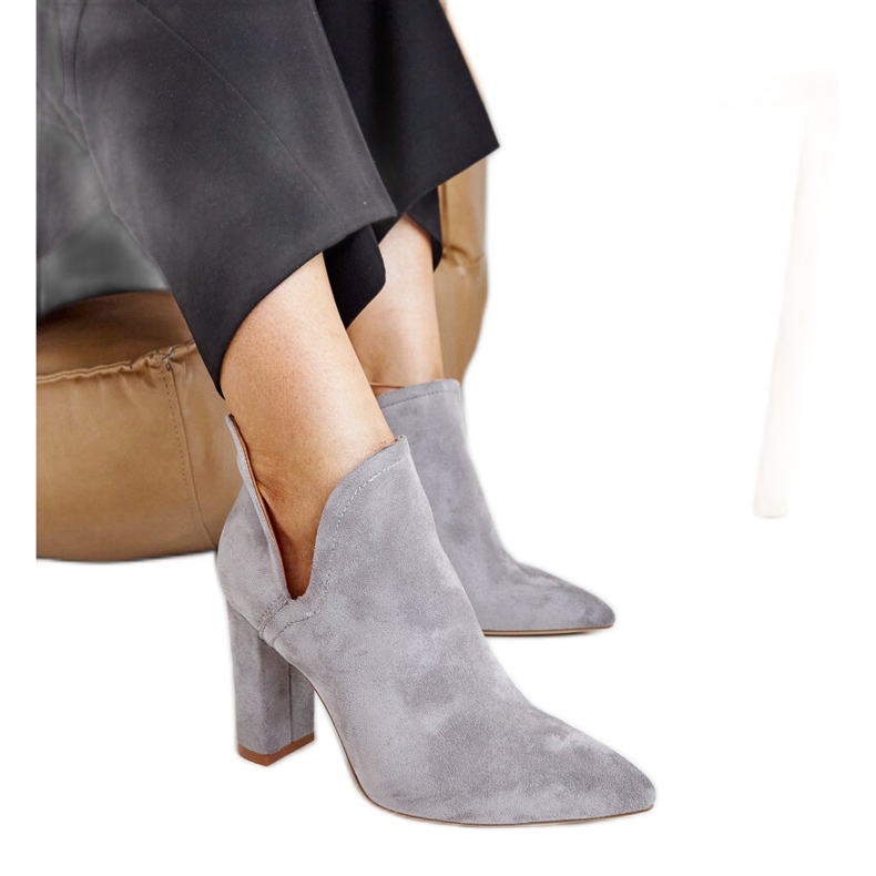 Taylaniny šedé asymetrické kotníkové boty na vysokém podpatku šedá Taylaniny šedé asymetrické kotníkové boty na vysokém podpatku šedá