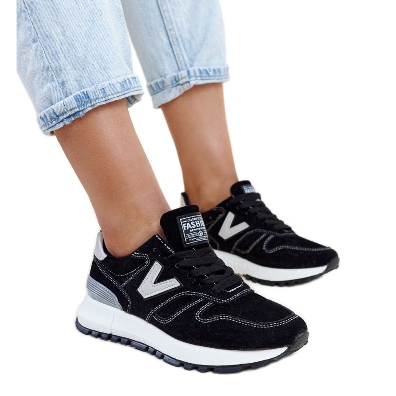 Černé tenisky se silnější podrážkou Olonio z ekologického semiše černá