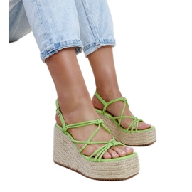 Zelené sandály na klínku Mara zelený