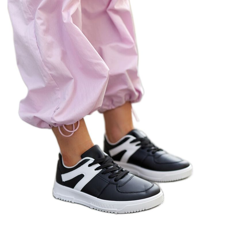 Černé sportovní tenisky Hagara černá